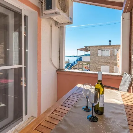 1 Bedroom Amazing In Apartment