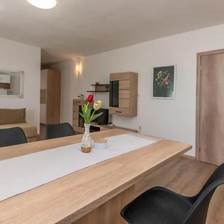 1 Bedroom Stunning In * Neviđane