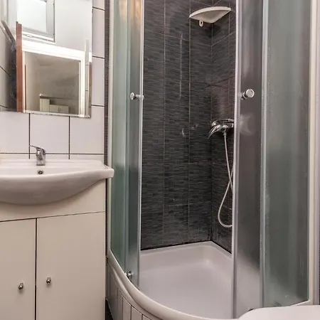 1 Bedroom Amazing In Apartment