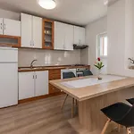 1 Bedroom Amazing In شقة Neviđane