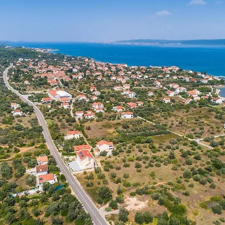 Apartment Stunning In With Wifi Nevidane