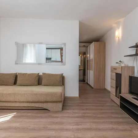 Apartment Stunning In With Wifi Nevidane