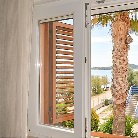 1 Bedroom Stunning In * Neviđane
