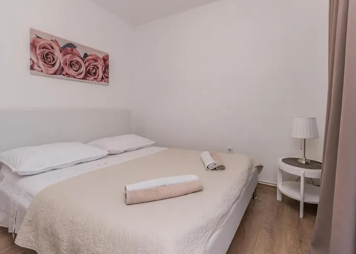 1 Bedroom Amazing In Apartman Nevidane