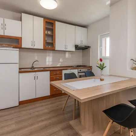 1 Bedroom Amazing In Lejlighed Neviđane
