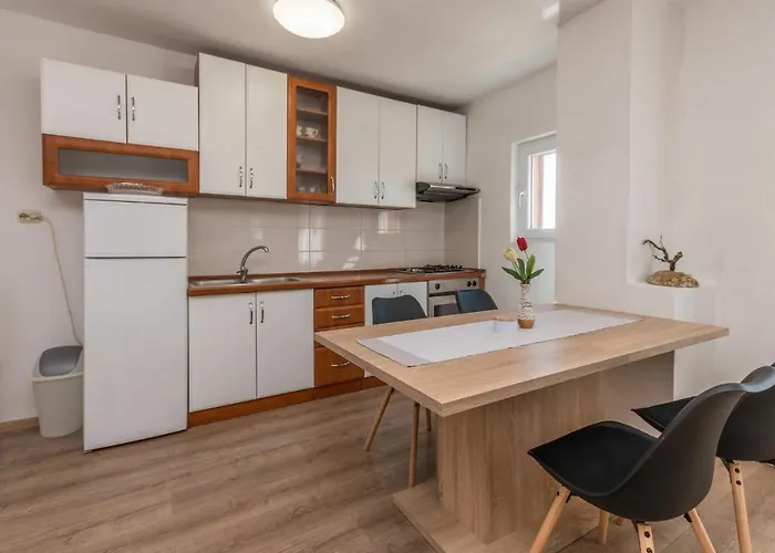 1 Bedroom Amazing In Lägenhet Neviđane
